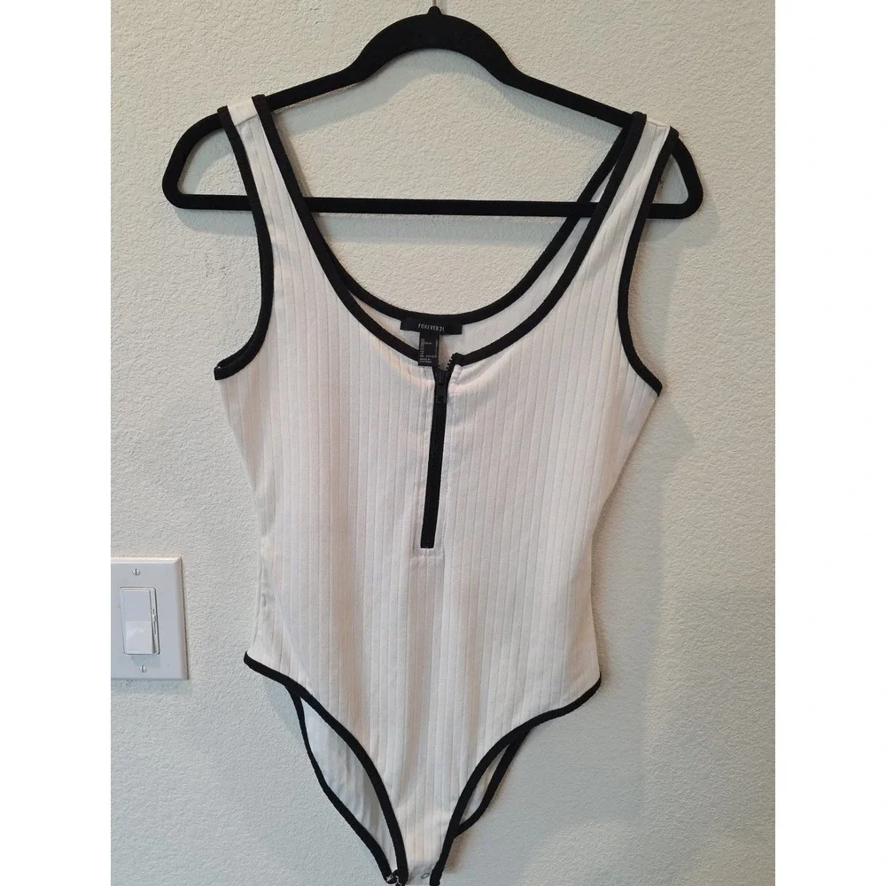 F21 Sweater White Knit Tank Bodysuit Sz L Contrast Black Trim Zip‎ Front Sporty
